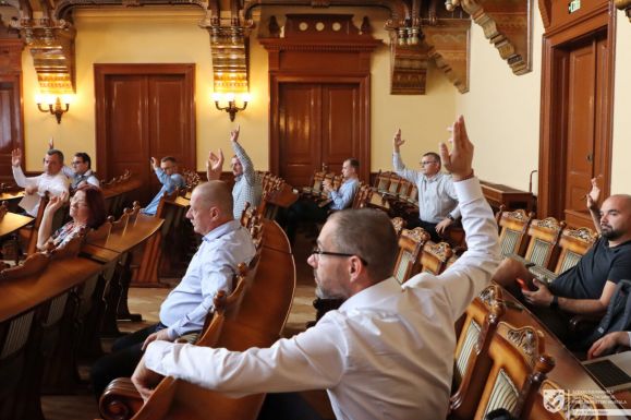 Szembe ment Gálfival a testület, nem kap több pénzt a Szejke